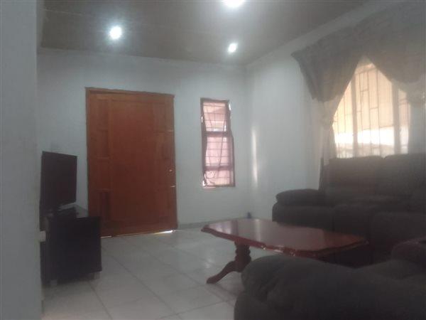 4 Bedroom Property for Sale in Protea Glen Gauteng