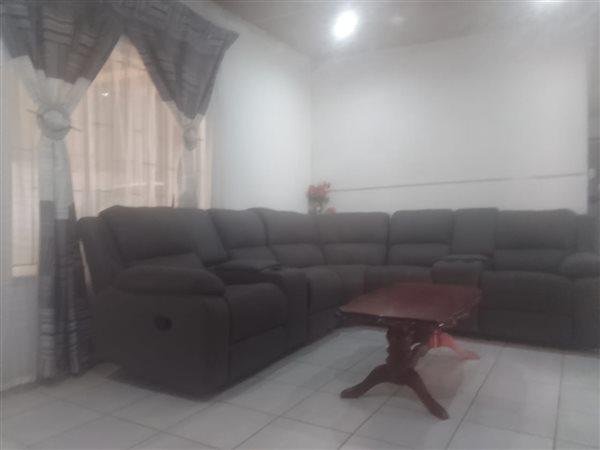4 Bedroom Property for Sale in Protea Glen Gauteng