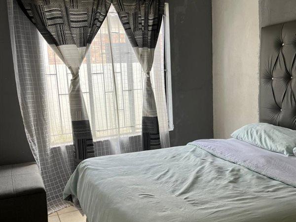 4 Bedroom Property for Sale in Protea Glen Gauteng