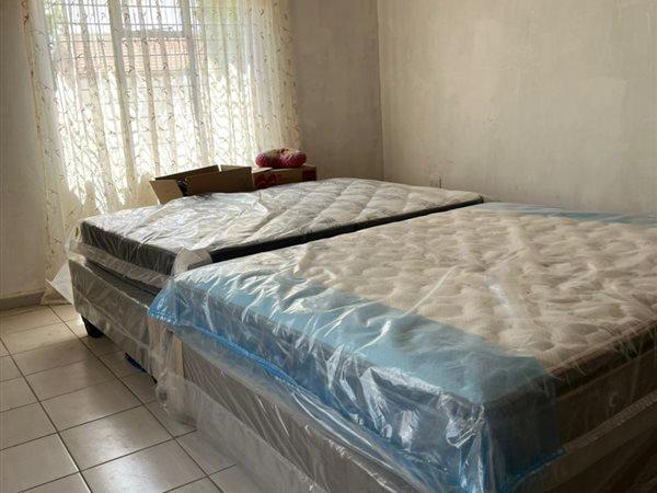 4 Bedroom Property for Sale in Protea Glen Gauteng