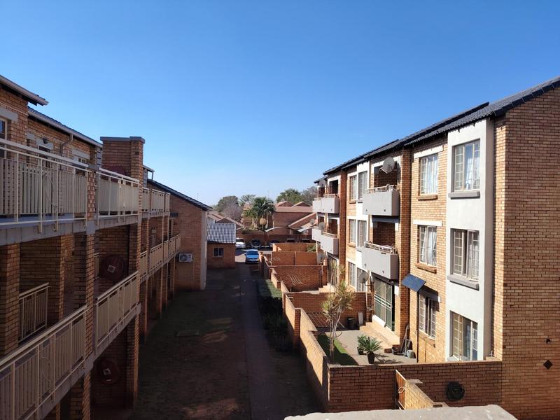 2 Bedroom Property for Sale in Monavoni Gauteng