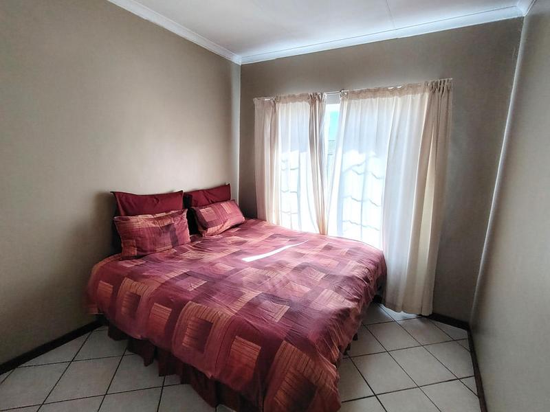2 Bedroom Property for Sale in Monavoni Gauteng