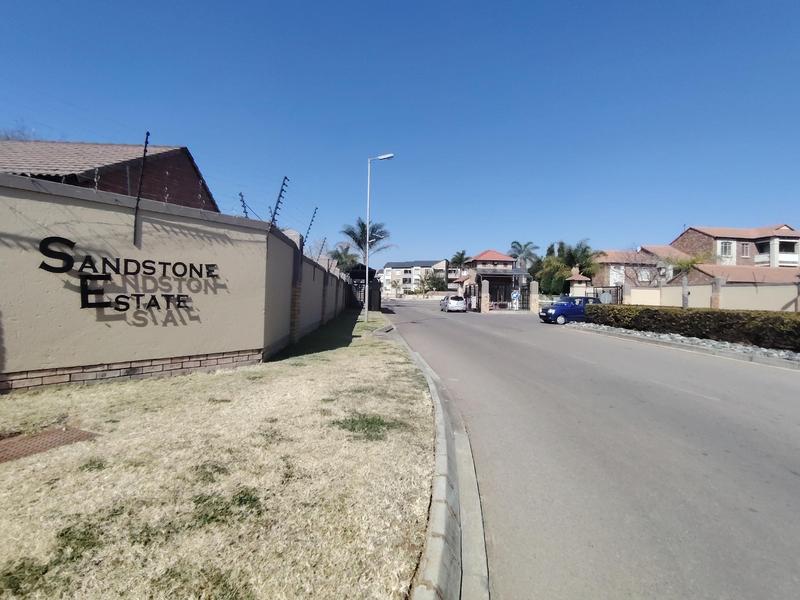 2 Bedroom Property for Sale in Monavoni Gauteng
