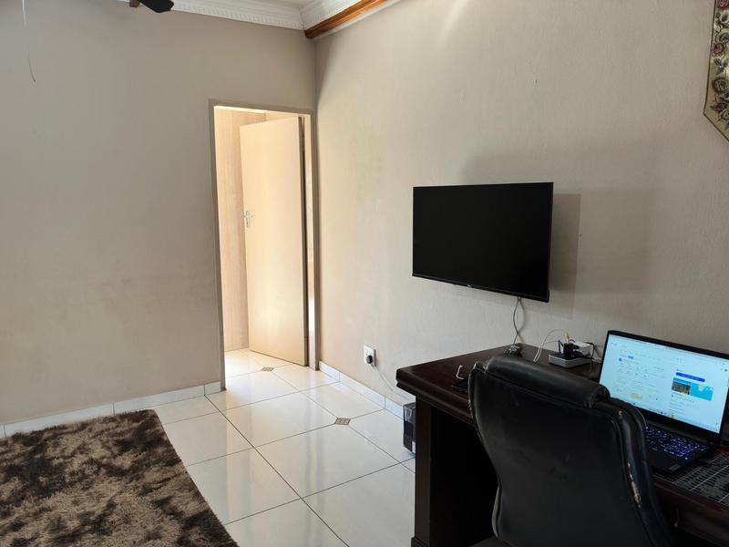 To Let 2 Bedroom Property for Rent in Erasmia Gauteng