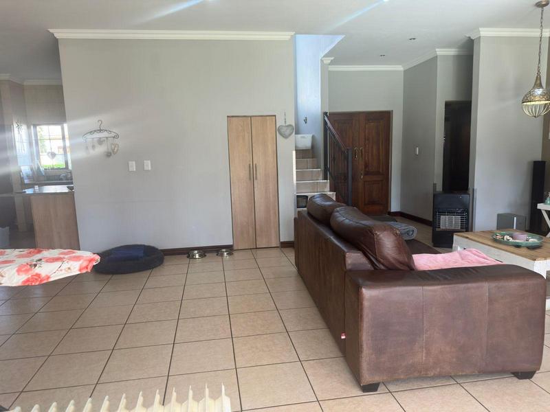 3 Bedroom Property for Sale in Raslouw Manor Gauteng