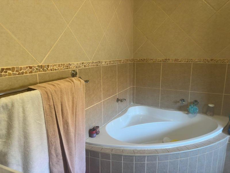 3 Bedroom Property for Sale in Raslouw Manor Gauteng