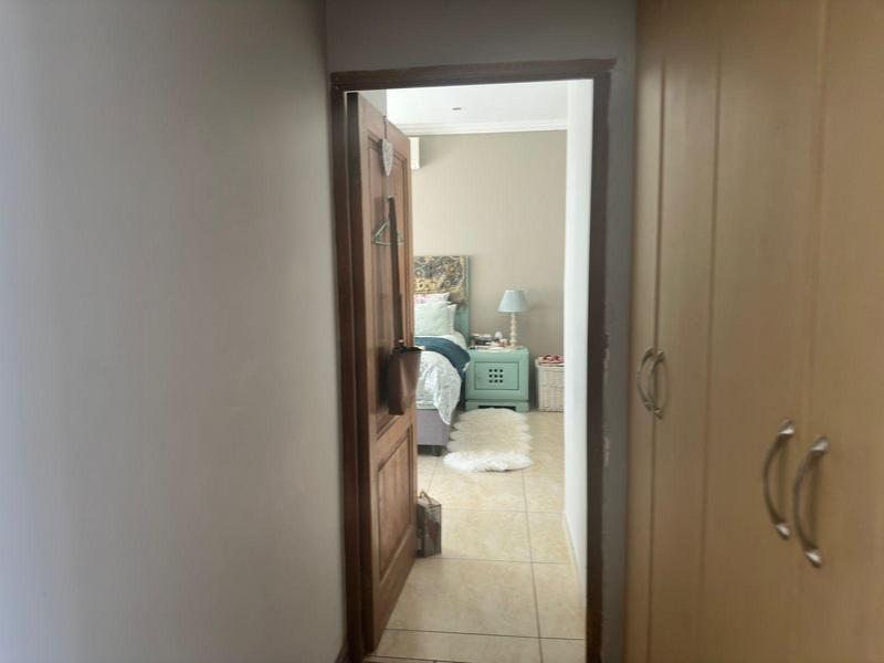 3 Bedroom Property for Sale in Raslouw Manor Gauteng