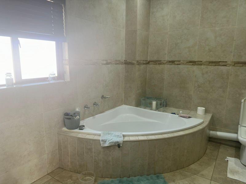 3 Bedroom Property for Sale in Raslouw Manor Gauteng