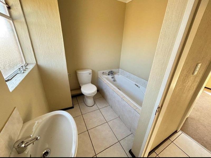 To Let 2 Bedroom Property for Rent in Roodepoort Gauteng