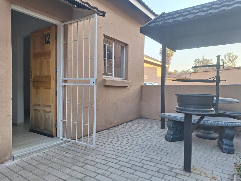 To Let 1 Bedroom Property for Rent in Selection Park Gauteng