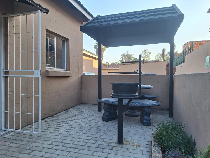 To Let 1 Bedroom Property for Rent in Selection Park Gauteng