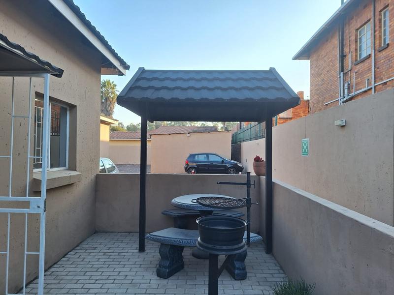 To Let 1 Bedroom Property for Rent in Selection Park Gauteng