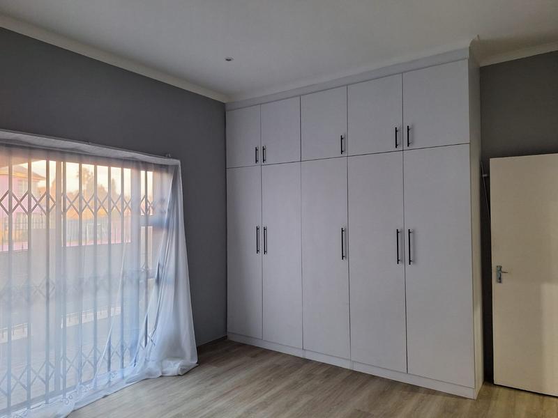 To Let 1 Bedroom Property for Rent in Selection Park Gauteng