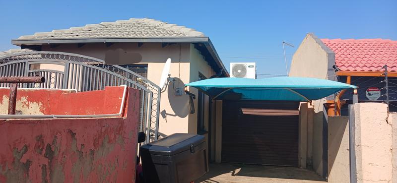 3 Bedroom Property for Sale in Clayville Gauteng