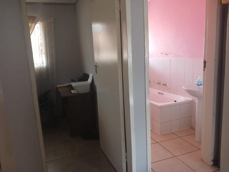 3 Bedroom Property for Sale in Clayville Gauteng