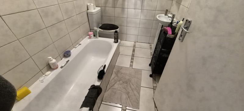 4 Bedroom Property for Sale in Florida Park Gauteng