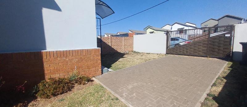 2 Bedroom Property for Sale in South Hills Gauteng