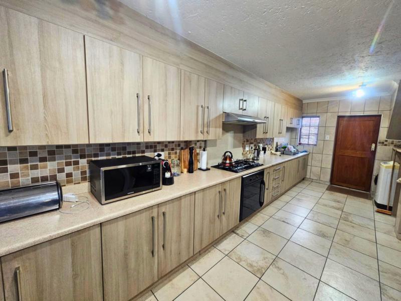 To Let 3 Bedroom Property for Rent in Blue Gill Estate Gauteng