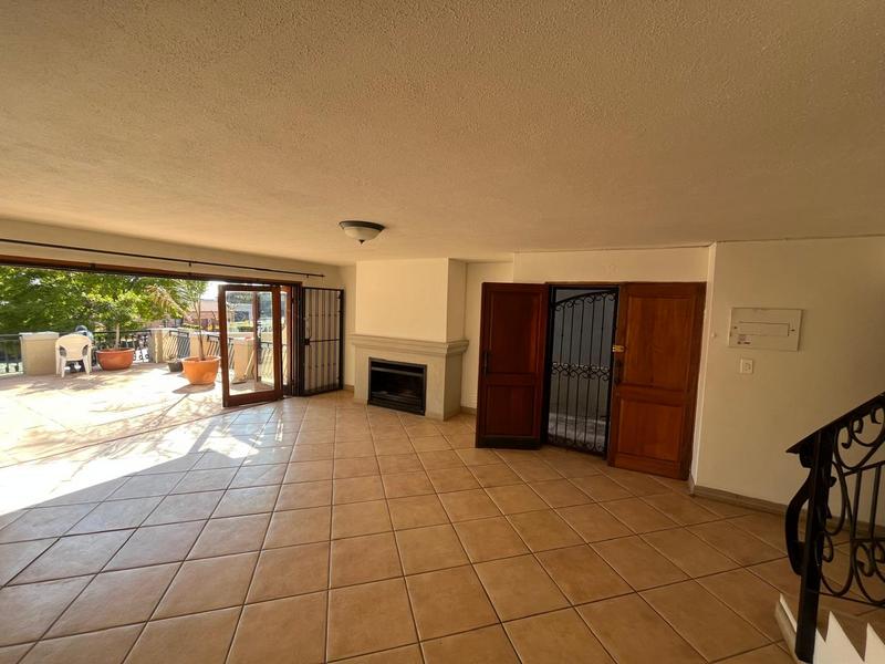 To Let 4 Bedroom Property for Rent in Waterkloof A H Gauteng