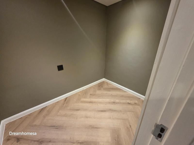 To Let 1 Bedroom Property for Rent in Benmore Gauteng