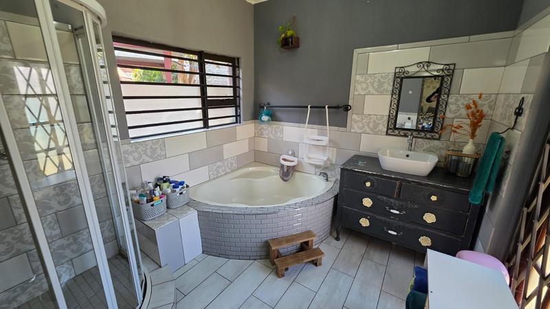 7 Bedroom Property for Sale in Doornpoort Gauteng