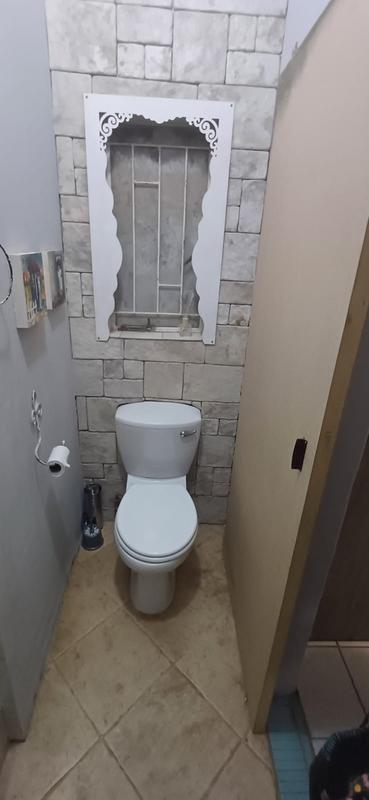 7 Bedroom Property for Sale in Doornpoort Gauteng