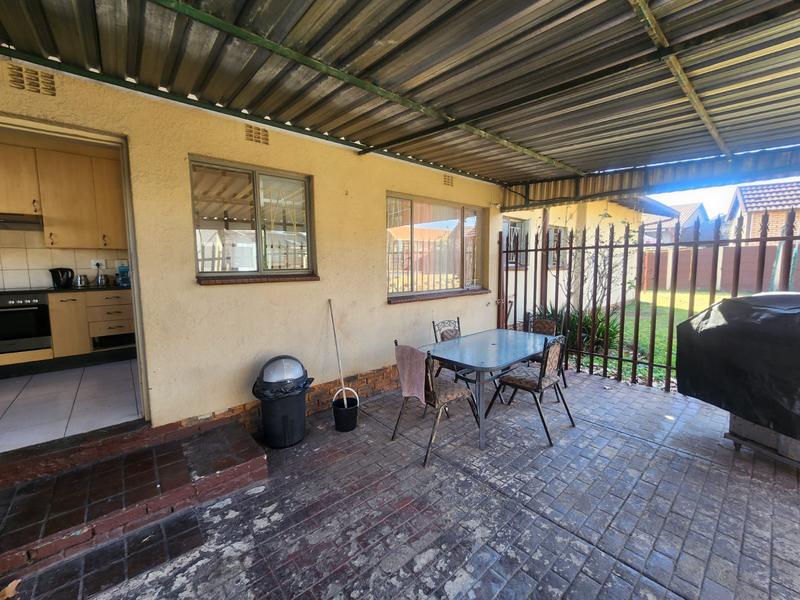 3 Bedroom Property for Sale in Verwoerdpark Gauteng