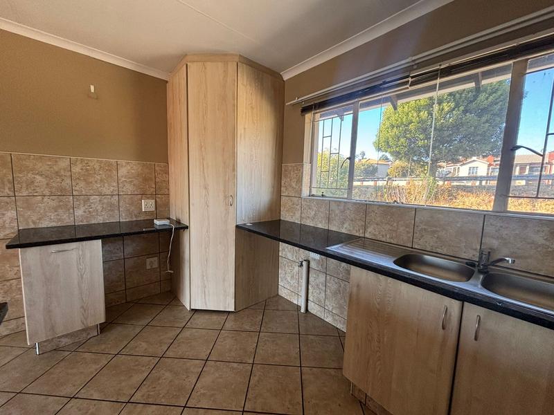 2 Bedroom Property for Sale in Florida Glen Gauteng