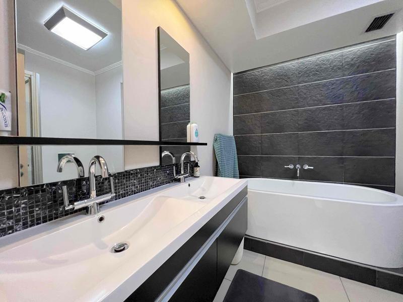 To Let 2 Bedroom Property for Rent in Morningside Gauteng