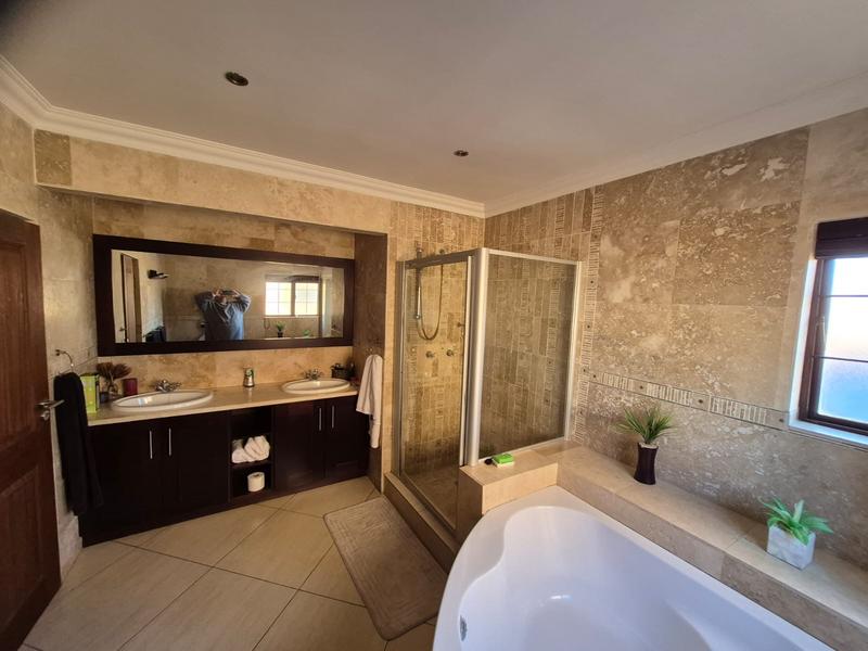 To Let 5 Bedroom Property for Rent in Eldo Meadows Gauteng