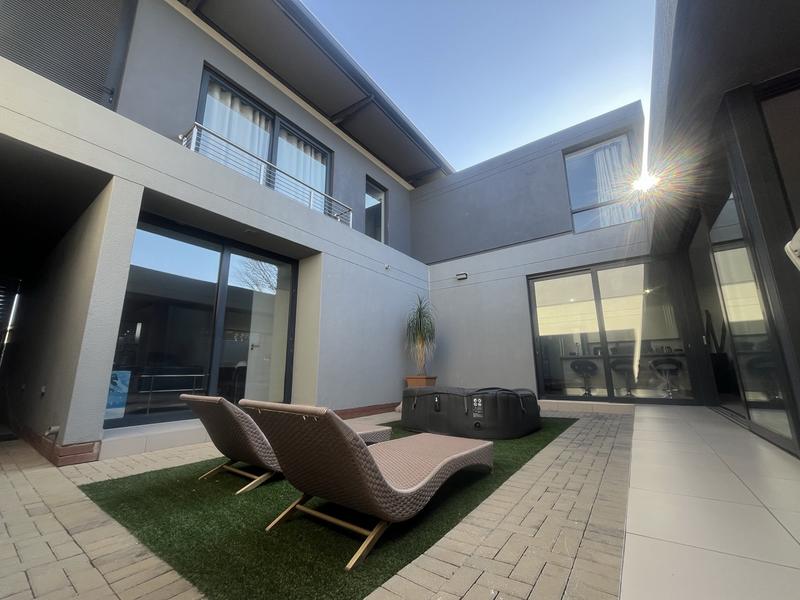 To Let 4 Bedroom Property for Rent in Waterkloof Ridge Gauteng