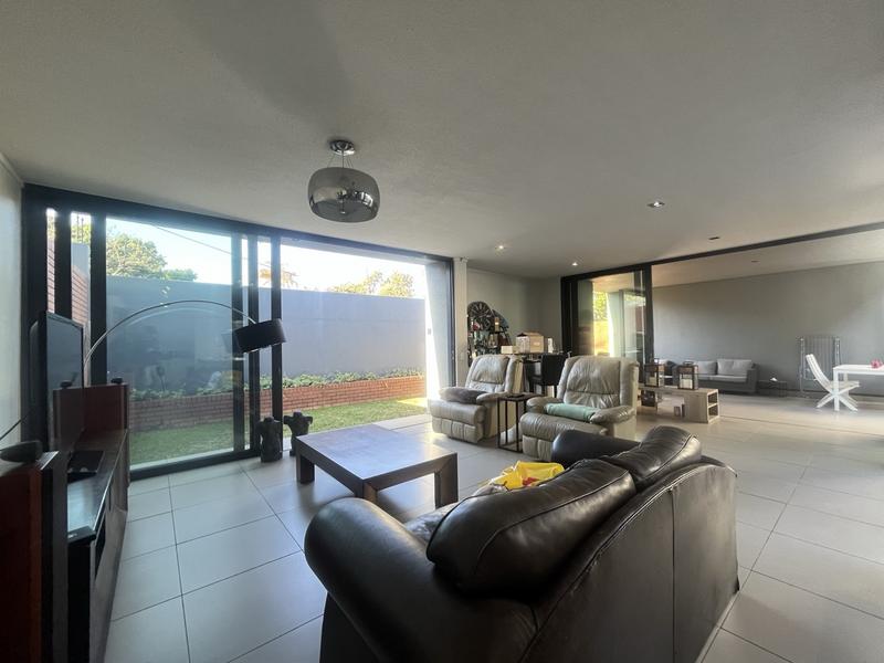To Let 4 Bedroom Property for Rent in Waterkloof Ridge Gauteng