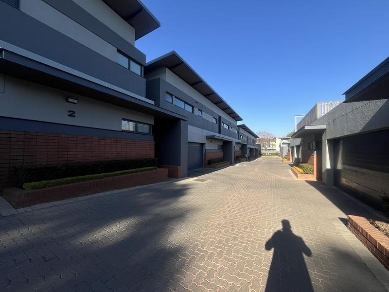 To Let 4 Bedroom Property for Rent in Waterkloof Ridge Gauteng