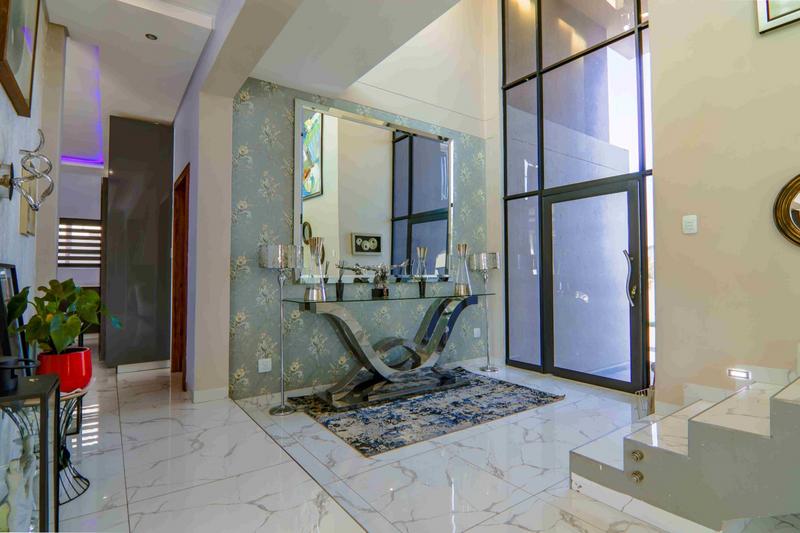 6 Bedroom Property for Sale in Copperleaf Estate Gauteng