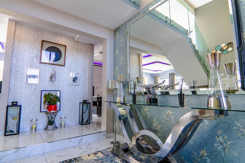 6 Bedroom Property for Sale in Copperleaf Estate Gauteng