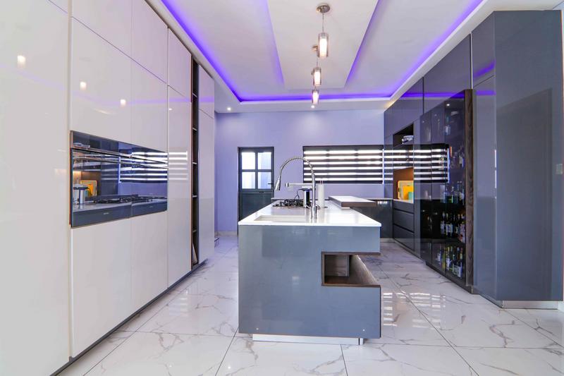 6 Bedroom Property for Sale in Copperleaf Estate Gauteng