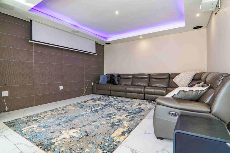 6 Bedroom Property for Sale in Copperleaf Estate Gauteng