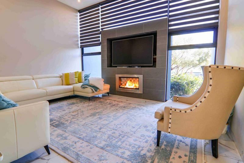 6 Bedroom Property for Sale in Copperleaf Estate Gauteng