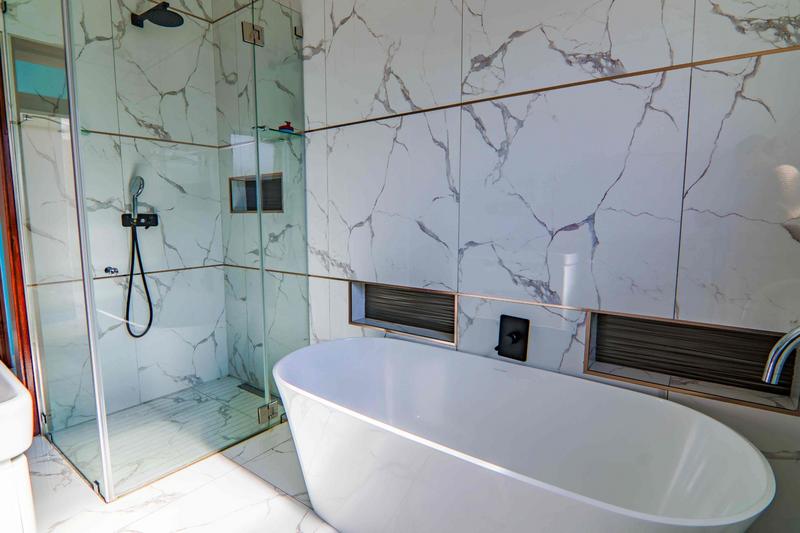 6 Bedroom Property for Sale in Copperleaf Estate Gauteng