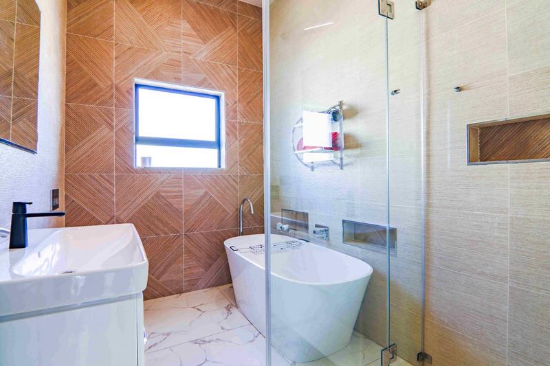 6 Bedroom Property for Sale in Copperleaf Estate Gauteng