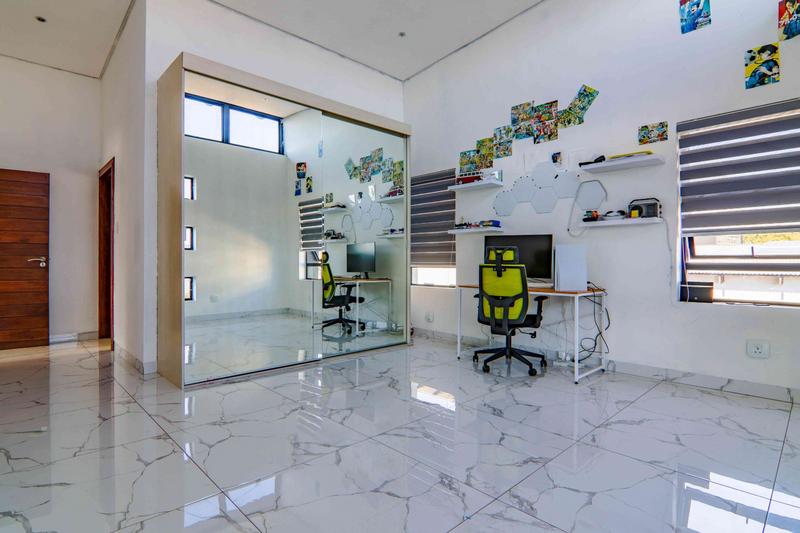 6 Bedroom Property for Sale in Copperleaf Estate Gauteng