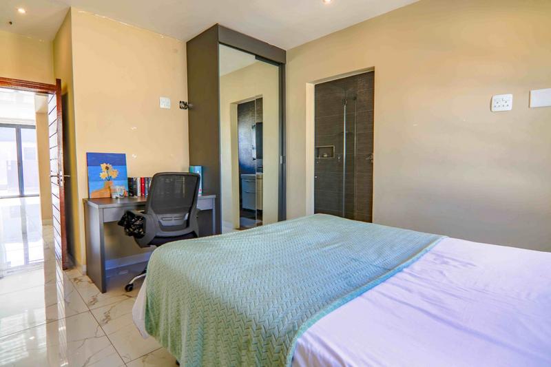 6 Bedroom Property for Sale in Copperleaf Estate Gauteng