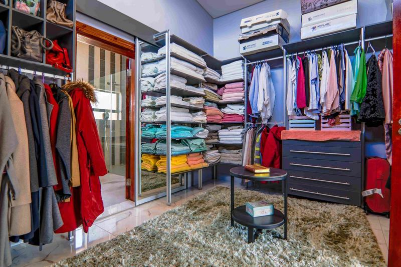 6 Bedroom Property for Sale in Copperleaf Estate Gauteng