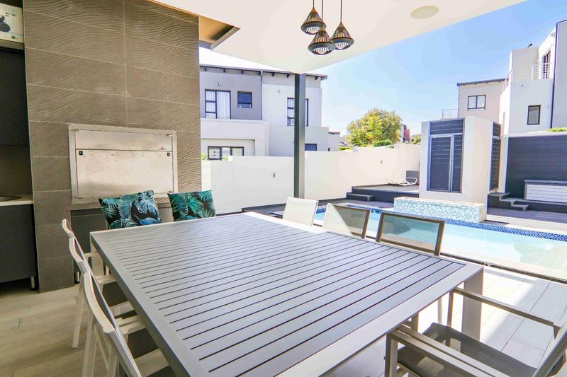 6 Bedroom Property for Sale in Copperleaf Estate Gauteng
