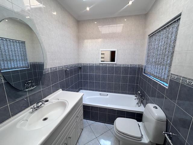 4 Bedroom Property for Sale in Glenvista Gauteng