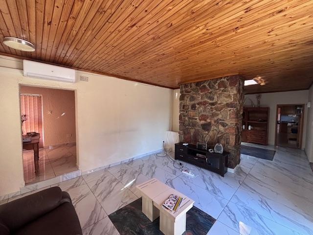 4 Bedroom Property for Sale in Glenvista Gauteng