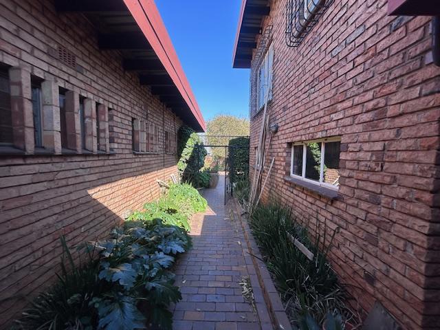 4 Bedroom Property for Sale in Glenvista Gauteng