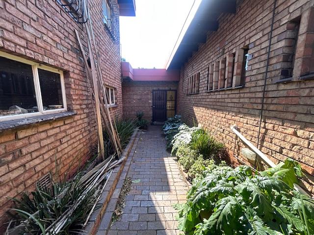 4 Bedroom Property for Sale in Glenvista Gauteng