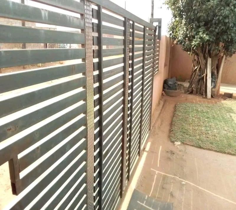 2 Bedroom Property for Sale in Zonkezizwe Gauteng