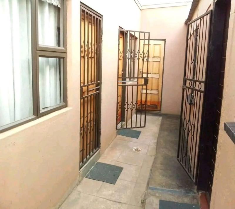 2 Bedroom Property for Sale in Zonkezizwe Gauteng